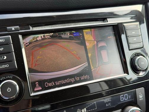 Pearl White 2018 Nissan Rogue SV