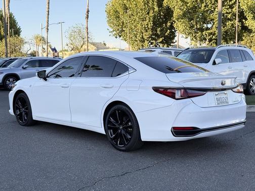 2024 Lexus ES 300h F SPORT Handling