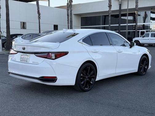 2024 Lexus ES 300h F SPORT Handling