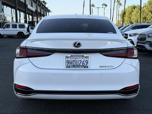 2024 Lexus ES 300h F SPORT Handling