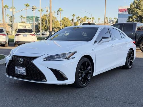 2024 Lexus ES 300h F SPORT Handling
