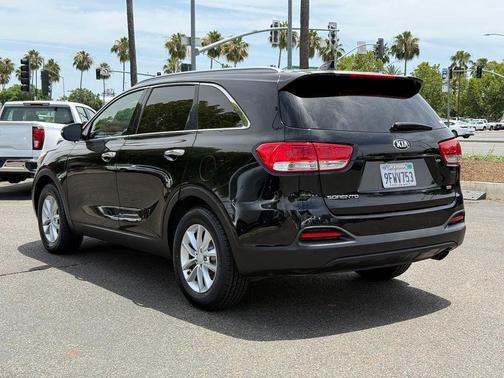 Ebony Black 2018 Kia Sorento LX