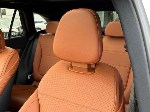 Polar White 2026 Mercedes-Benz GLC 300 Base