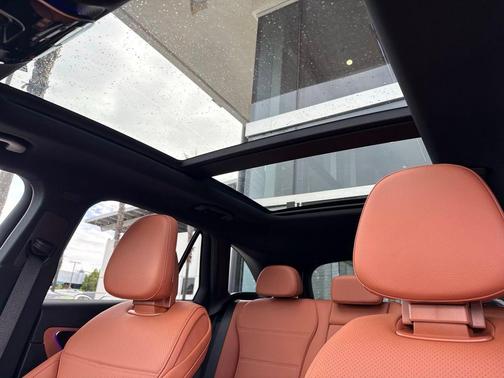 Polar White 2026 Mercedes-Benz GLC 300 Base