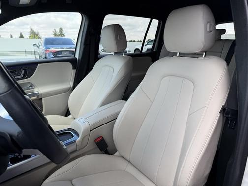 2025 Mercedes-Benz GLB 250 4MATIC
