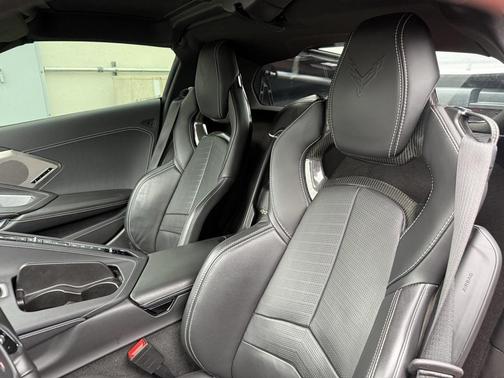 2022 Chevrolet Corvette Stingray w/2LT