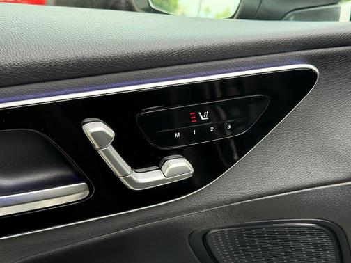 Black 2025 Mercedes-Benz GLC 350e Base