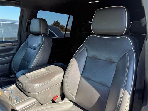 Black 2022 Chevrolet Suburban Premier