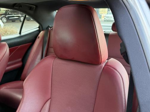 2018 Lexus IS 300 Base