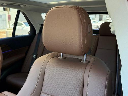 Black 2026 Mercedes-Benz GLE 450e 4MATIC