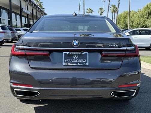 2022 BMW 740 i