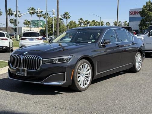 2022 BMW 740 i