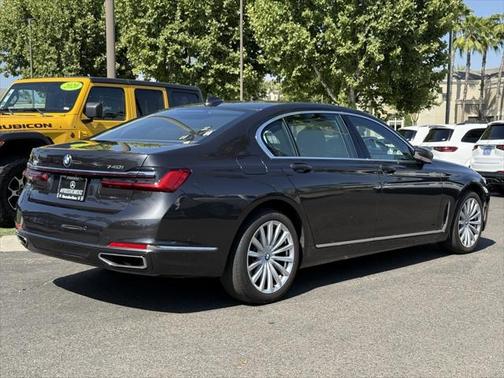 2022 BMW 740 i