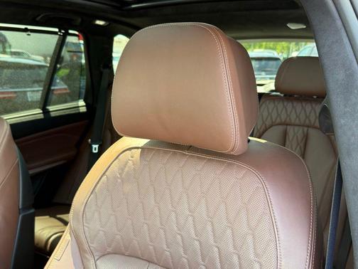 Tanzanite Blue II Metallic 2021 BMW X5 M50i