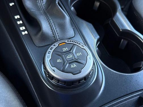 SHADOW BLACK 2024 Ford Bronco Black Diamond