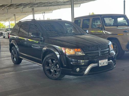 Pitch Black Clearcoat 2018 Dodge Journey Crossroad