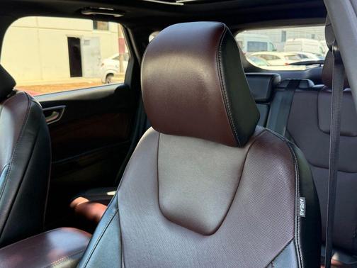 Black 2022 Ford Edge Titanium