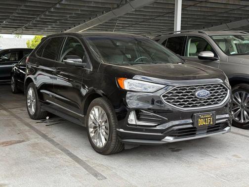 Black 2022 Ford Edge Titanium