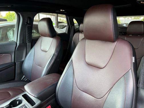 Black 2022 Ford Edge Titanium