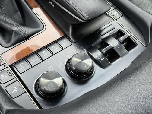 2019 Lexus LX 570 Base