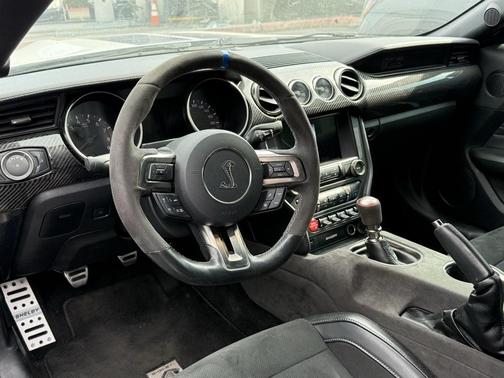 2017 Ford Shelby GT350 Base