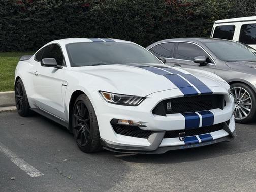2017 Ford Shelby GT350 Base