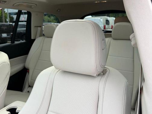 Polar White 2026 Mercedes-Benz GLS 450 4MATIC