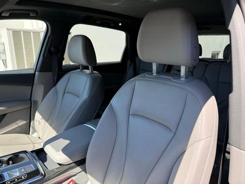 Navarra Blue Metallic 2024 Audi Q7 45 Premium Plus