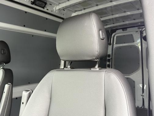 2025 Mercedes-Benz Sprinter 2500 Standard Roof