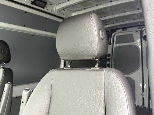 2025 Mercedes-Benz Sprinter 2500 Standard Roof