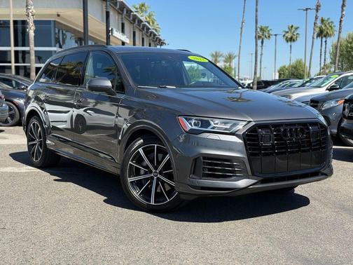 Samurai Gray Metallic 2023 Audi Q7 55 Prestige