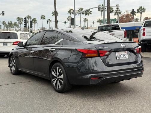 2022 Nissan Altima 2.5 SV