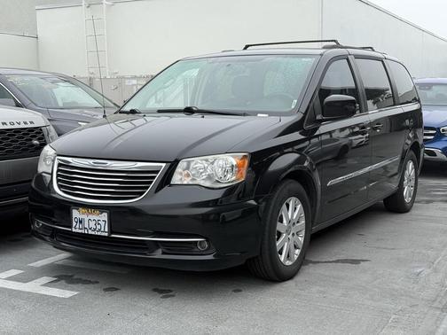 2016 Chrysler Town & Country Touring