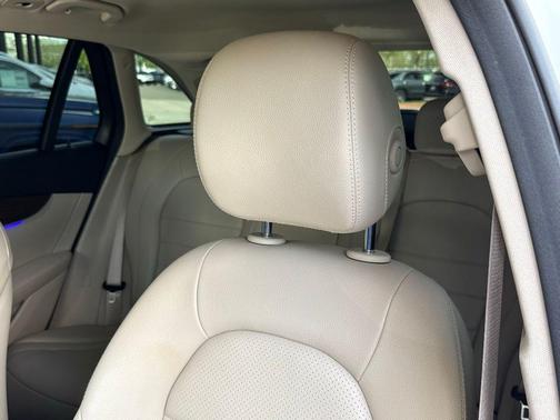 Polar White 2022 Mercedes-Benz GLC 300 Base