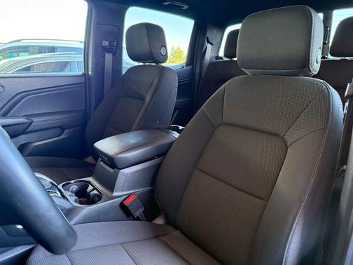 Black 2024 Chevrolet Colorado LT