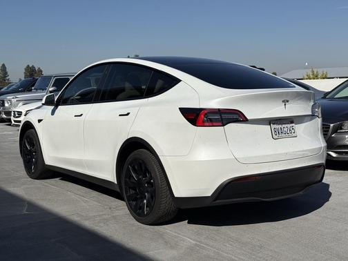 2021 Tesla Model Y Standard Range Rear-Wheel Drive