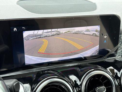 Polar White 2026 Mercedes-Benz GLB 250 Base