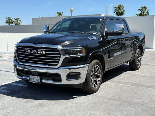 Diamond Black Crystal Pearlcoat 2025 RAM 1500 Laramie