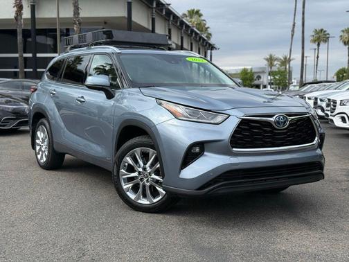Moon Dust 2022 Toyota Highlander Hybrid Limited