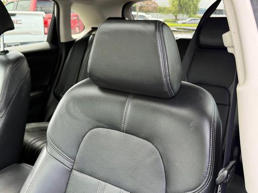 Platinum White Pearl 2023 Honda HR-V EX-L