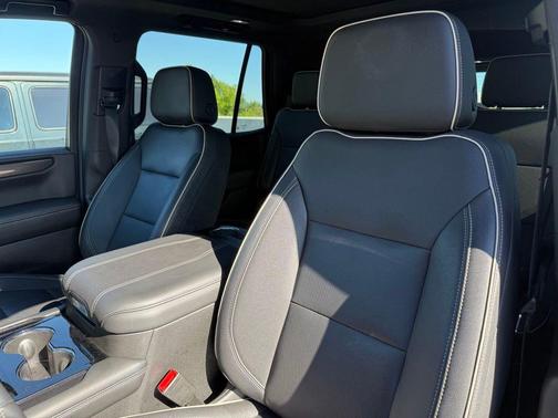 Sterling Metallic 2025 GMC Yukon Elevation