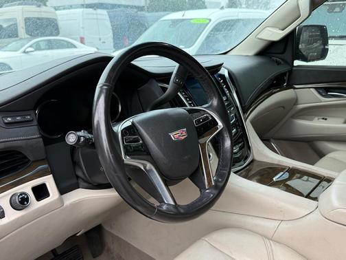 2018 Cadillac Escalade ESV Luxury