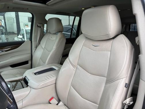 2018 Cadillac Escalade ESV Luxury