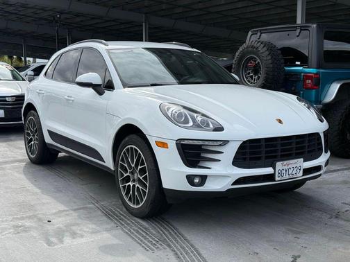 White 2018 Porsche Macan Macan
