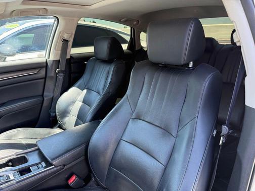 Platinum White Pearl 2018 Honda Accord Touring 2.0T