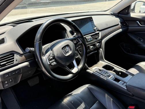Platinum White Pearl 2018 Honda Accord Touring 2.0T