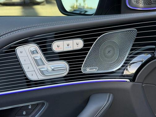 MANUFAKTUR Moonlight White Metallic 2024 Mercedes-Benz Maybach GLS 600 4MATIC