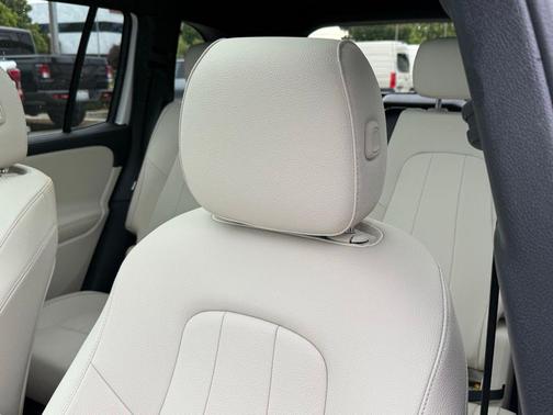Polar White 2026 Mercedes-Benz GLB 250 Base