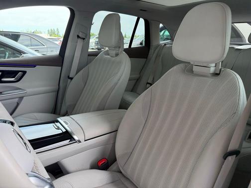 MANUFAKTUR Alpine Grey 2023 Mercedes-Benz EQE 500 4MATIC