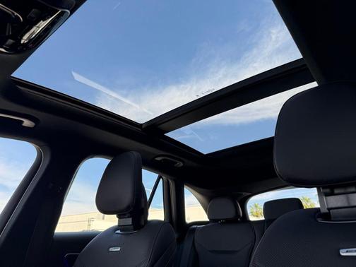 MANUFAKTUR Cirrus Silver Magno 2026 Mercedes-Benz AMG GLC 43 4MATIC